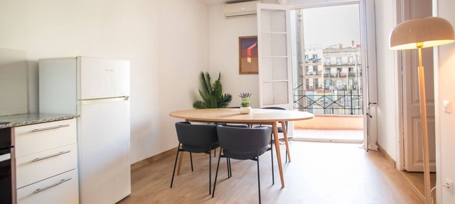 2ESC1067 - Magnific 2br flat in the gothic distric