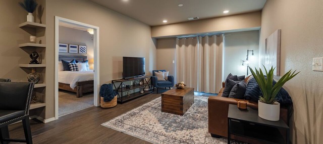 2nd Floor Apt + Amenities - South Springfield