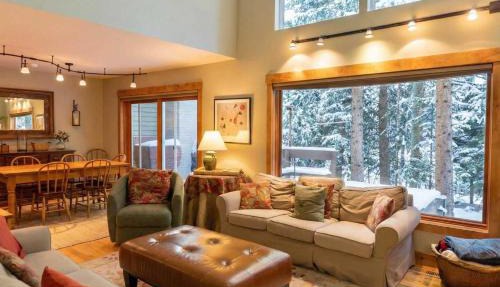 3 BDR Mountain Home with Hot Tub Minutes to Lifts