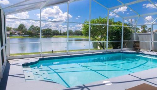 3 Bed 2.5 Bath Villa with Lakeside Pool