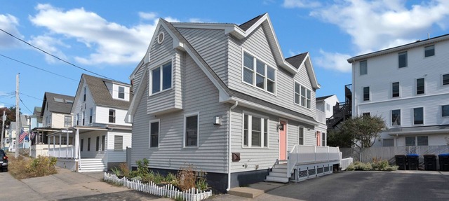 3 Bedroom 2 bath spacious beach house - 2nd house in from the beach!