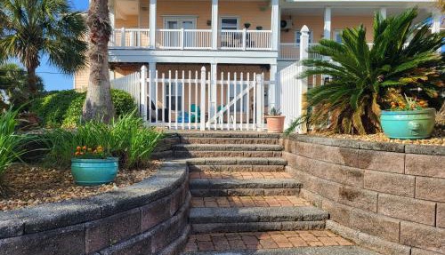 3 Bedroom Beach House with Pool, Boat Dock, and Pet Friendly