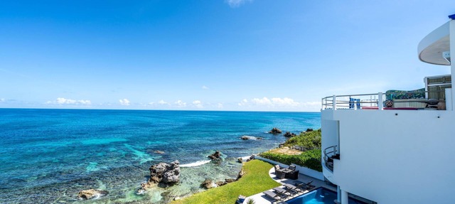 3 BR Ocean Front Home w/Pool