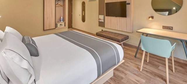 3 Modern Suite Near CUN Airport | Kitchenette, Pool & Free Breakfast