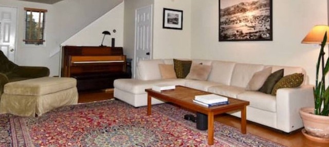 30 day minimum: Beautiful Upper West Townhome