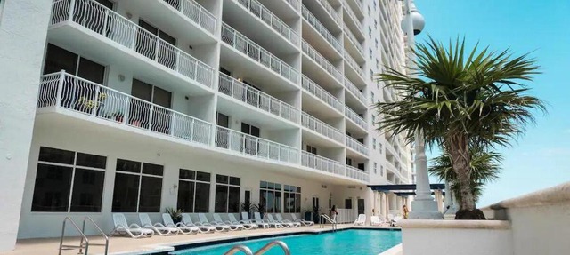 36th floor Brickell bay view 1BR 2 Queens and Sofa Bed