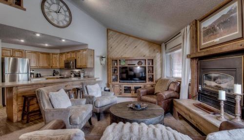 3bd Ski-in Top Floor &Walk to Main Street