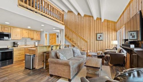 3BDR Condo with Loft Heart of Breck Walk to Town