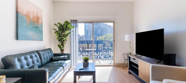3BR Modern Downtown Apartment with Gym & Office