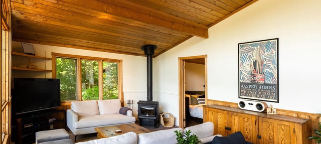 4 Bdrm Lakefront Family Cottage near Sir Sam's
