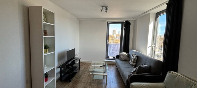 4 Bed 2 Bath Balcony Retreat - 15min-O2 Arena!