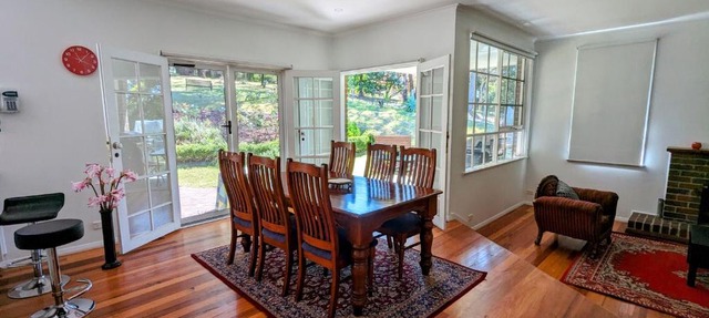 4-bedroom Acre Retreat with Pool & Garden - Pets and Long Stays Welcome