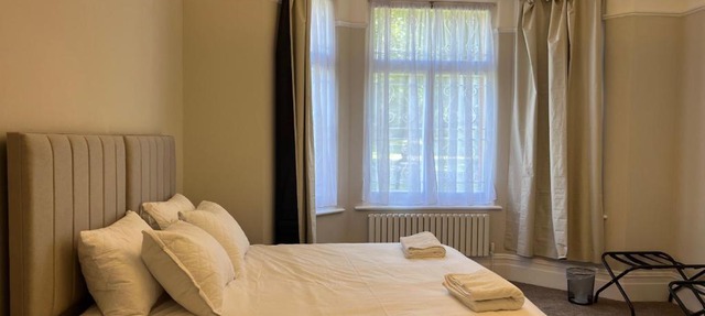 4-Bedroom Apartment – Sleeps 7 – Paddington – Quiet Area
