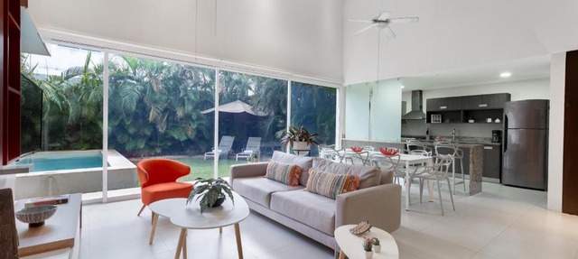 4 bedroom house- private pool!