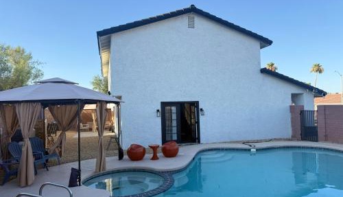 4 bedroom Luxuriously Furnished Modern Mansion With Pool, Spa, and Patio
