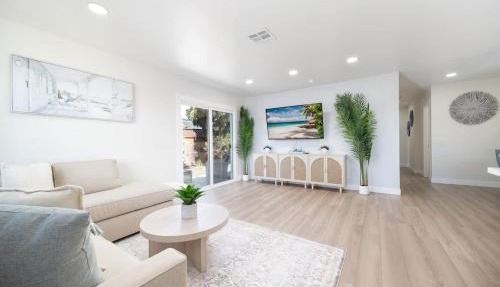 4 Miles to Beach Central and Newly Renovated