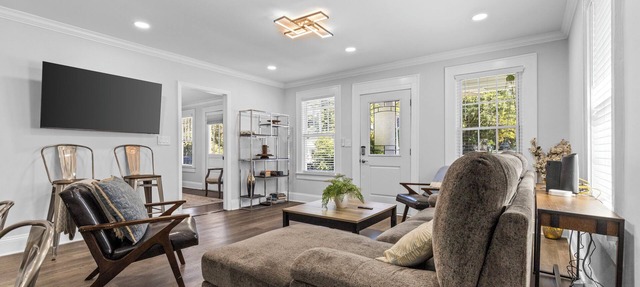 4BR Bright and Modern - Close to Everything