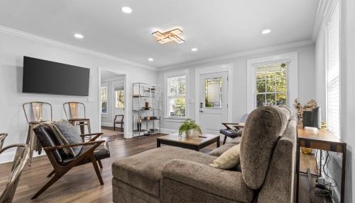 4BR Bright and Modern - Close to Everything