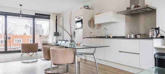 5 minutes from Central Station! Spacious and bright family apartment with roof terrace.