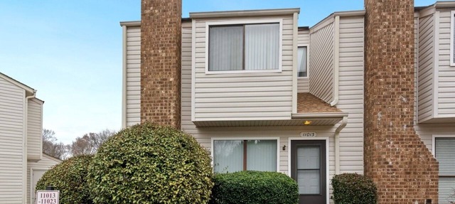 5 minutes to the Ballantyne area townhome