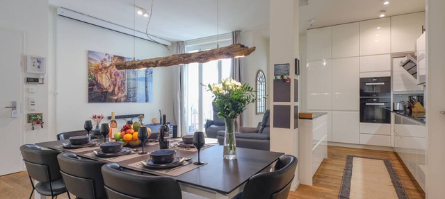 6 person luxury apartment