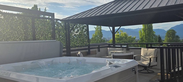 7KM-15Min from D/T Private 1000SF Top Floor Suite The Birdsnest Welcomes U