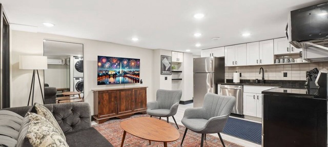 8BR DC Mansion · Sleeps 28 · Reunions & Retreats
