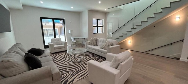 906 Brand new townhome sleeps 10