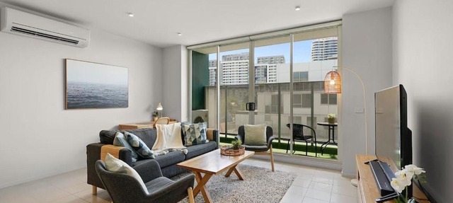 A River-side 2bdm Footscray Oasis + Parking