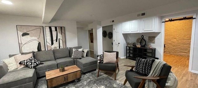 A Stylish & Cozy Apartment near Downtown Chicago