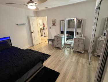 Affordable 2-bedroom Getaway in LA