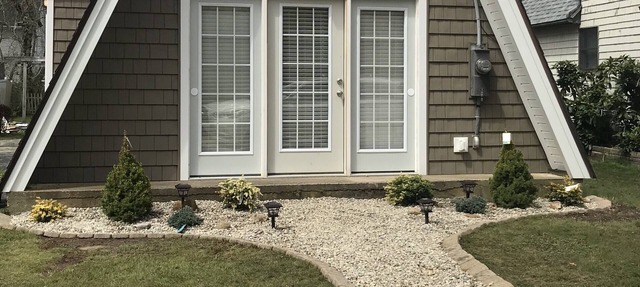 All Season Rental ! Renovated; 5 min.Walk to Scarborough beach!