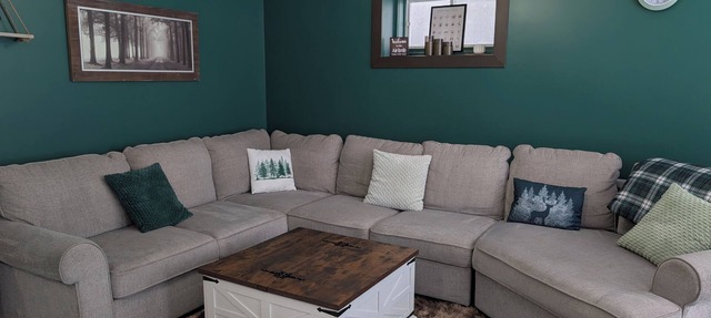 Almaguin Hideaway Retreat: Rustic and chic 1-bedroom house. Downtown South River