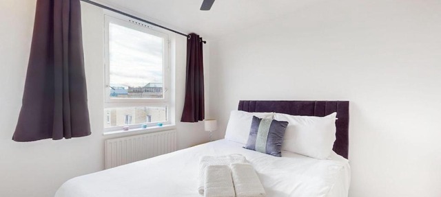 Amazing location 1 BD flat on St Katharine's Docks