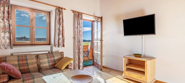 Apartment 'Mit Balkon & Terrasse' with shared garden and Wi-Fi