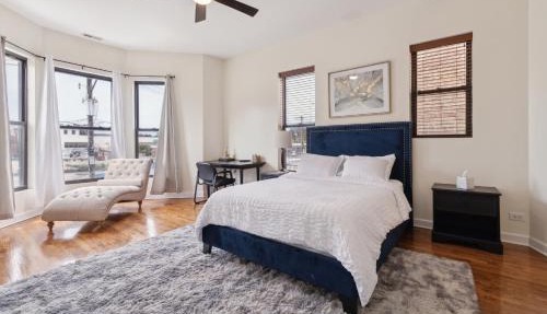 Apartment Near Downtown & UChicago condo