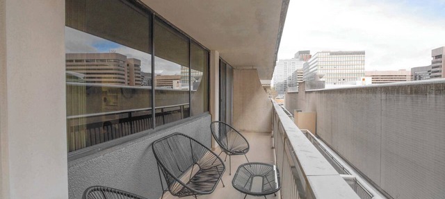 Apt in Arlington | Pool & Gym | Easy Metro Access