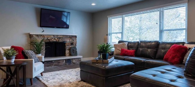 Around The Bend Bungalow - Large Groups Welcome.