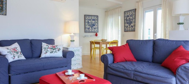 Azulejos' Charming Apartment with Terrace 2 by Lisbonne Collection