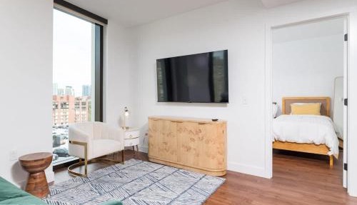 Back-Bay 2BR Condo w Roof top Gym Parking
