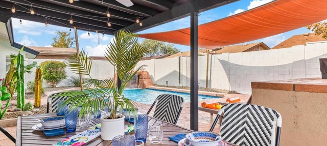 Backyard Oasis: Phoenix Gem Near Hiking & Golfing!