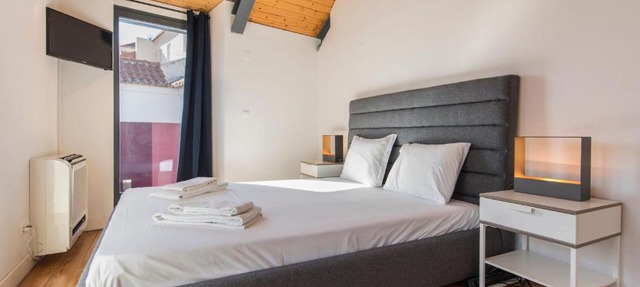 Bairro Alto Stunning Flat With Balcony by LovelyStay
