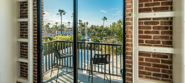 Balcony Room 305 | The Brick Boutique Hotel