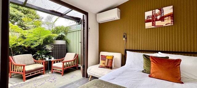 Balmain Village Retreat | Sleeps 2 | AC + Parking | City 3kms