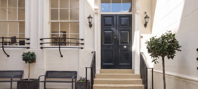 Bank Serviced Apartments LovelyStay