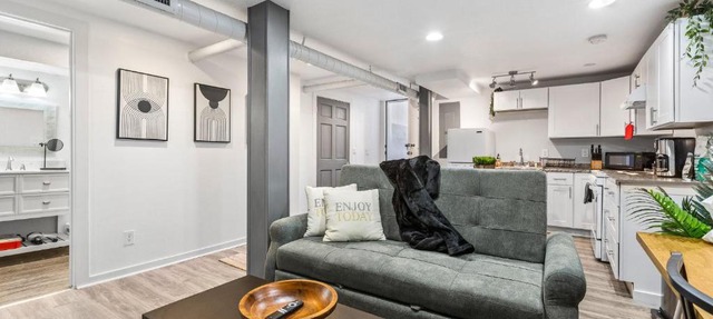 Basement with Full Kitchen and Near Downtown