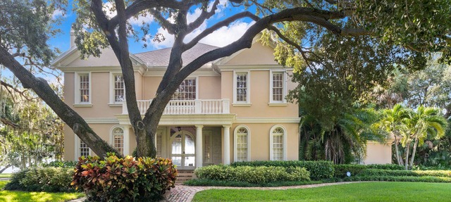 Bayshore Breeze! Private gated waterfront home in south Tampa.