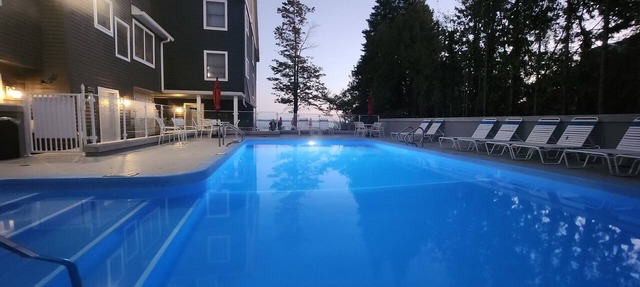 Beach, Balcony, King Bed! - North Shore Inn Unit 203