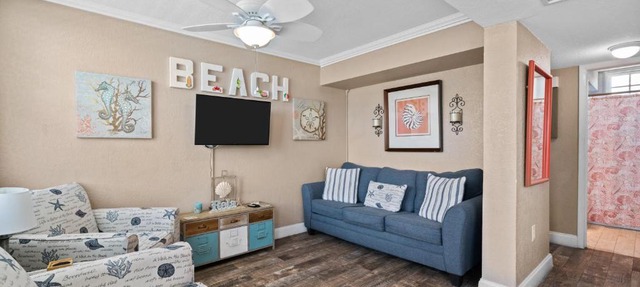 Beach Condo, Heated Pool, Steps to Sand, Clearwater Beach Suites 205