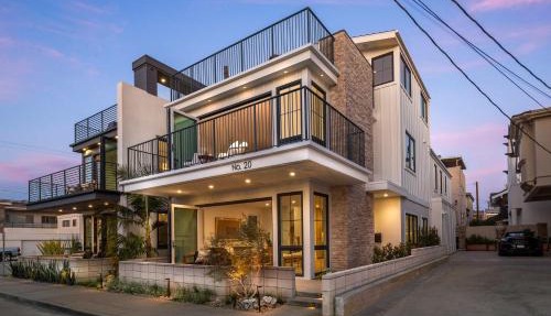 Beach Paradise - Stunning 3-Story in Long Beach
